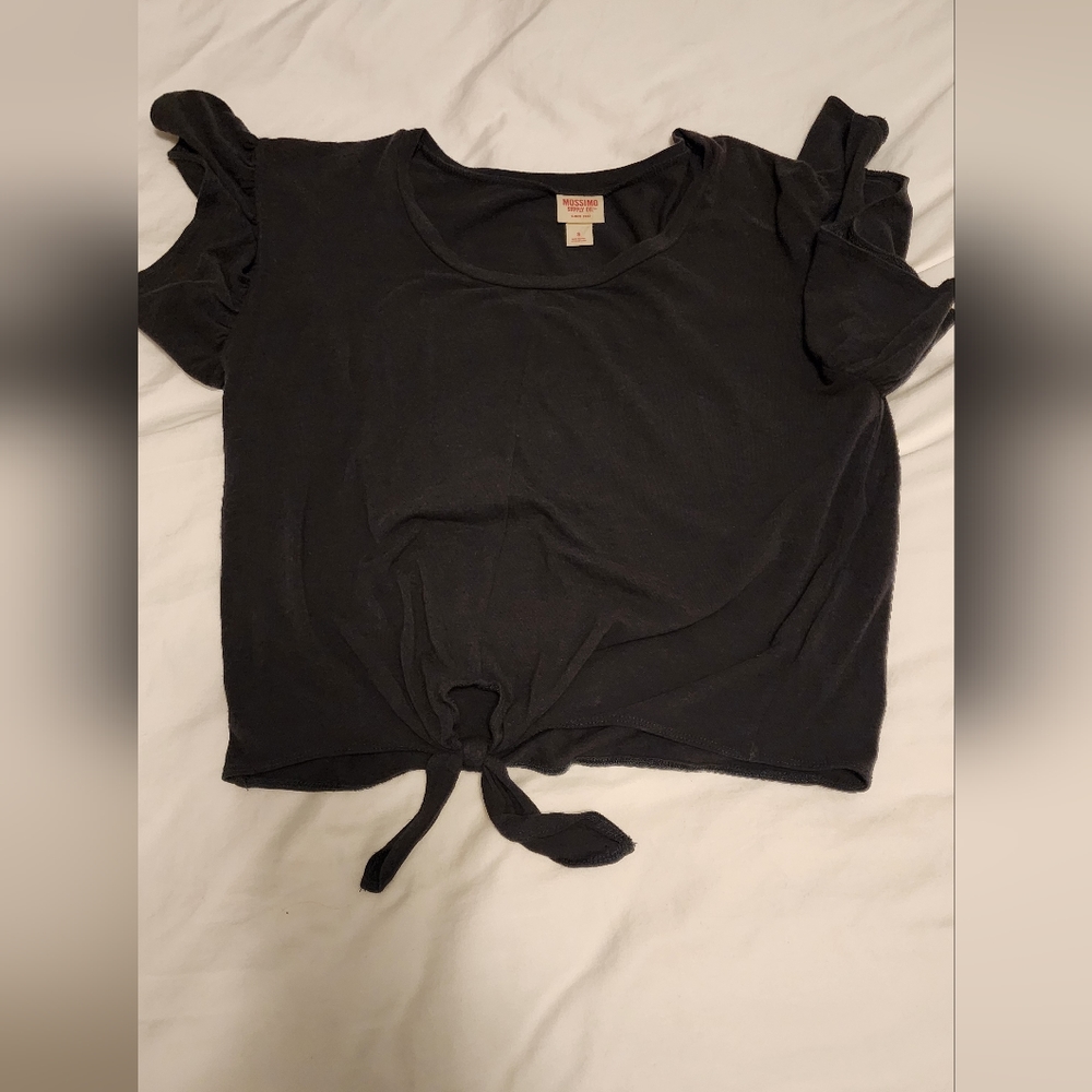 Cropped knit tshirt, ruffle sleeves size small